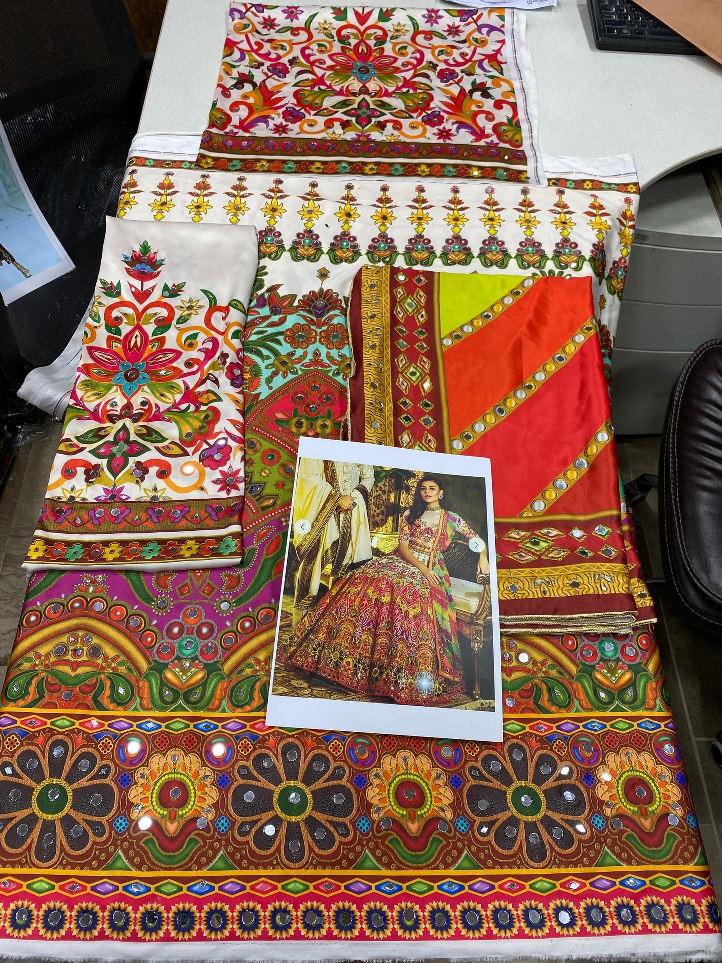 SHEESH MAHAL LEHANGA 6.5 YARDS